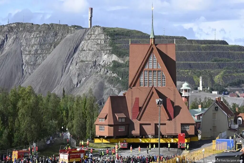 suecia-muda-de-lugar-igreja-historica-ameacada-por-mineracao