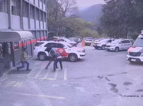 “suicide-by-cop”:-homem-ataca-base-da-pm-na-zona-norte-de-sp.-video