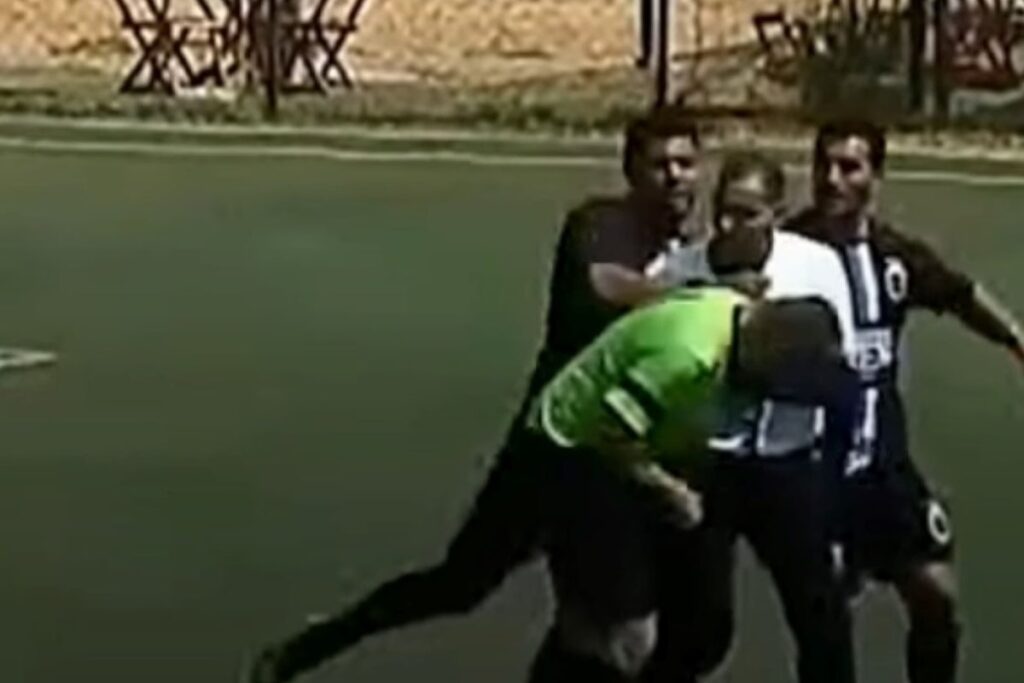 jogador-que-deu-soco-em-juiz-e-fugiu-tera-de-pagar-r$-5-mil-a-vitima