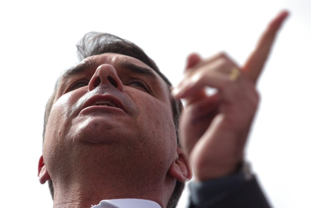 flavio-reage-a-indiciamento-de-bolsonaro:-“perseguicao-religiosa-e-oficial-no-brasil”