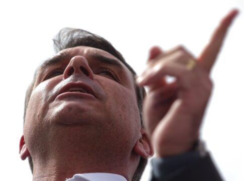 flavio-reage-a-indiciamento-de-bolsonaro:-“perseguicao-religiosa-e-oficial-no-brasil”