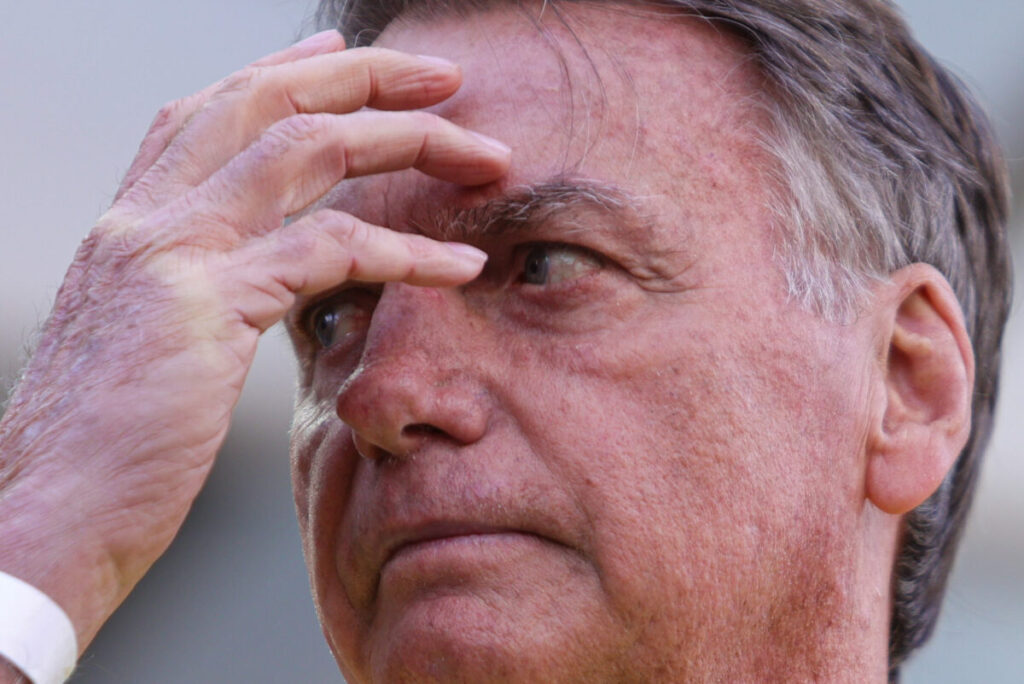 moraes-cita-risco-de-fuga-e-da-48h-para-bolsonaro-explicar-pedido-de-asilo