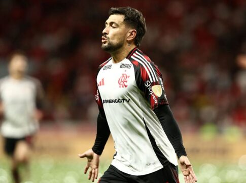 com-duas-vitorias,-flamengo-elimina-inter-e-avanca-na-libertadores