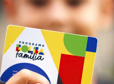 caixa-paga-bolsa-familia-a-beneficiarios-com-nis-de-final-4