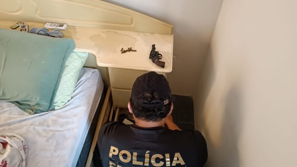 ex-funcionario-do-banco-do-brasil-e-preso-com-arma-em-operacao-da-pf