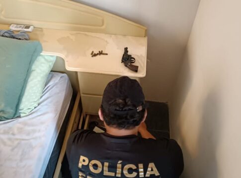 ex-funcionario-do-banco-do-brasil-e-preso-com-arma-em-operacao-da-pf
