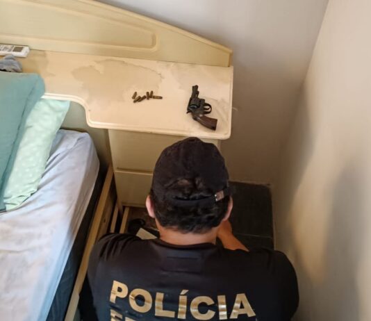ex-funcionario-do-banco-do-brasil-e-preso-com-arma-em-operacao-da-pf