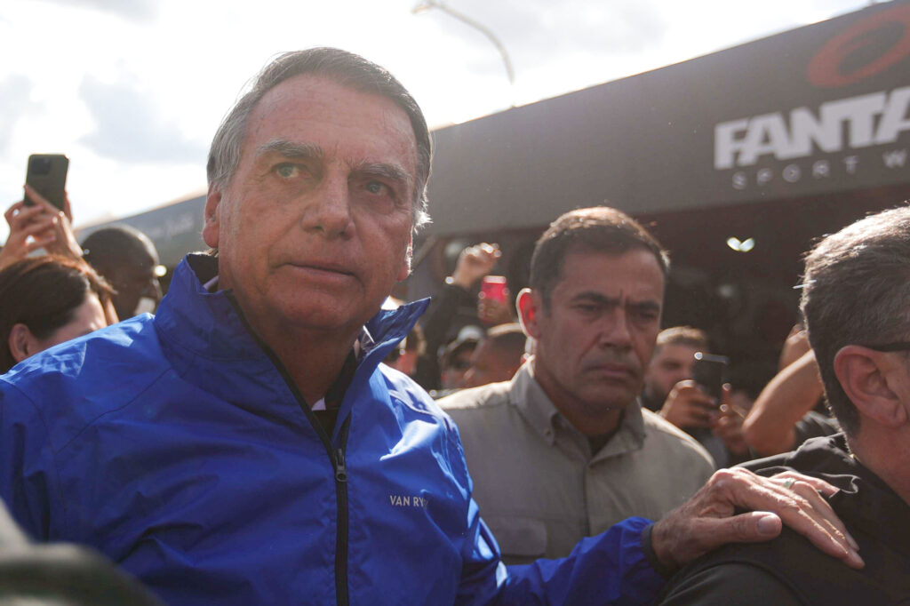 bolsonaro-tem-ate-20h34-desta-sexta-para-explicar-“fuga”-a-moraes