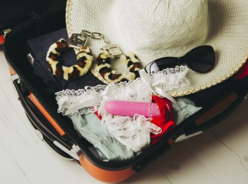 de-multa-a-prisao:-veja-em-quais-paises-viajar-com-sex-toys-e-proibido