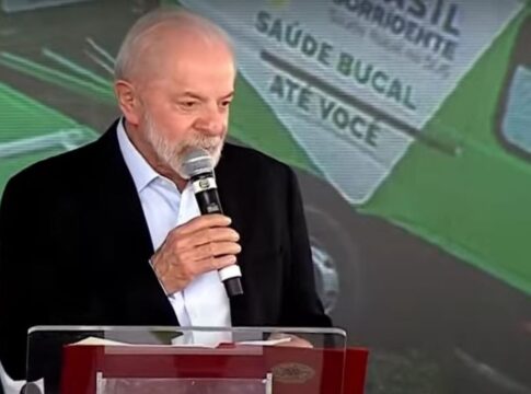 em-sp,-lula-ignora-novo-cerco-aos-bolsonaro-e-volta-a-criticar-trump