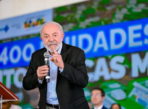 lula-diz-que-“vai-incomodar-mais”-se-reeleito-e-plateia-mira-tarcisio