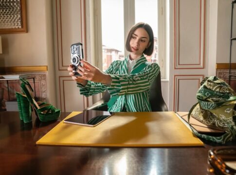quinta-temporada-de-emily-in-paris-ganha-data-de-estreia;-confira