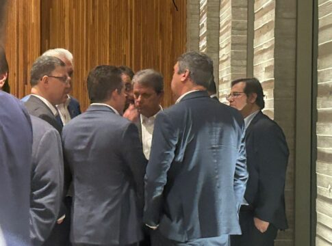 em-jantar-com-tarcisio-de-estrela,-centrao-defende-sepultar-anistia