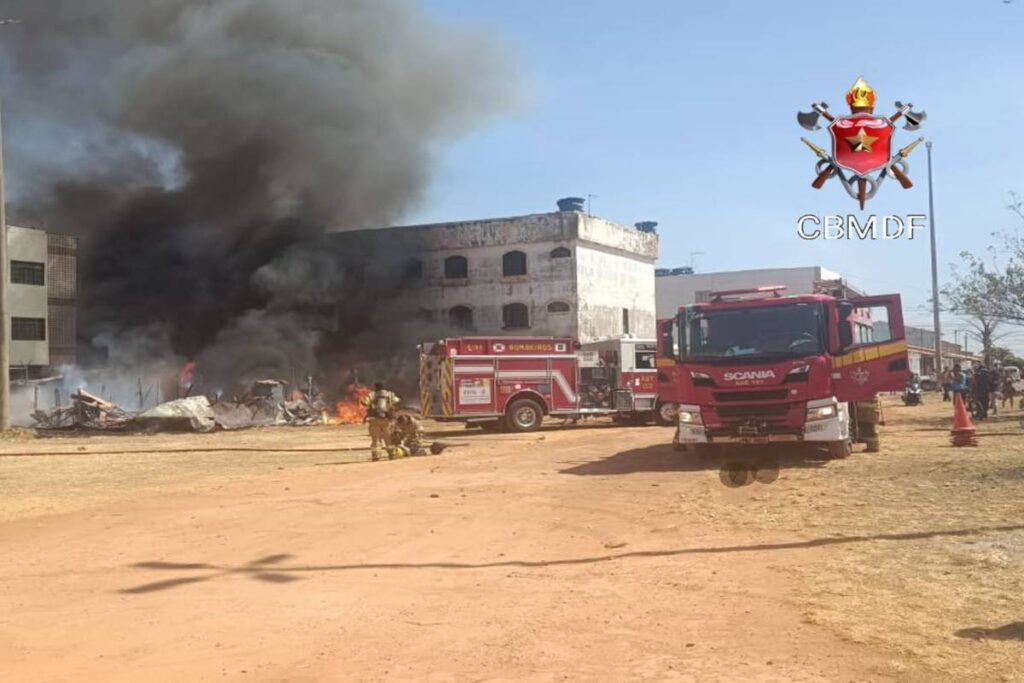 video:-deposito-de-material-de-construcao-e-destruido-por-fogo-no-df