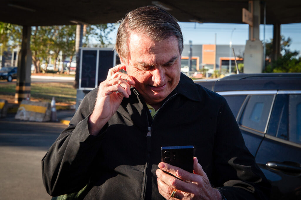 pf-aponta-r$-30-milhoes-em-movimentacoes-de-bolsonaro-em-um-ano