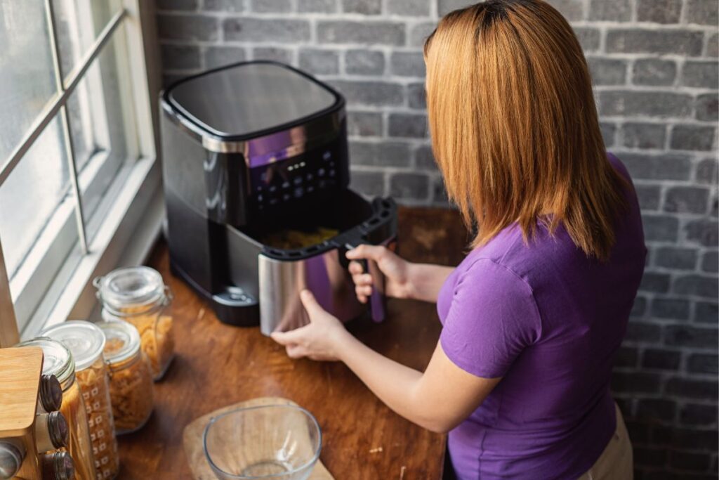alerta:-estes-5-alimentos-podem-estragar-sua-air-fryer;-saiba-quais