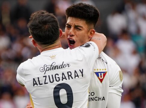 ldu-vence-botafogo,-reverte-desvantagem-e-segue-na-libertadores