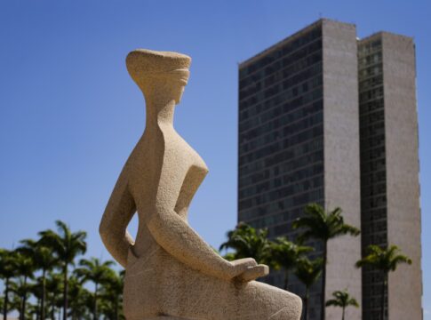 stf-estuda-reajuste-salarial-de-24%-para-servidores-do-judiciario