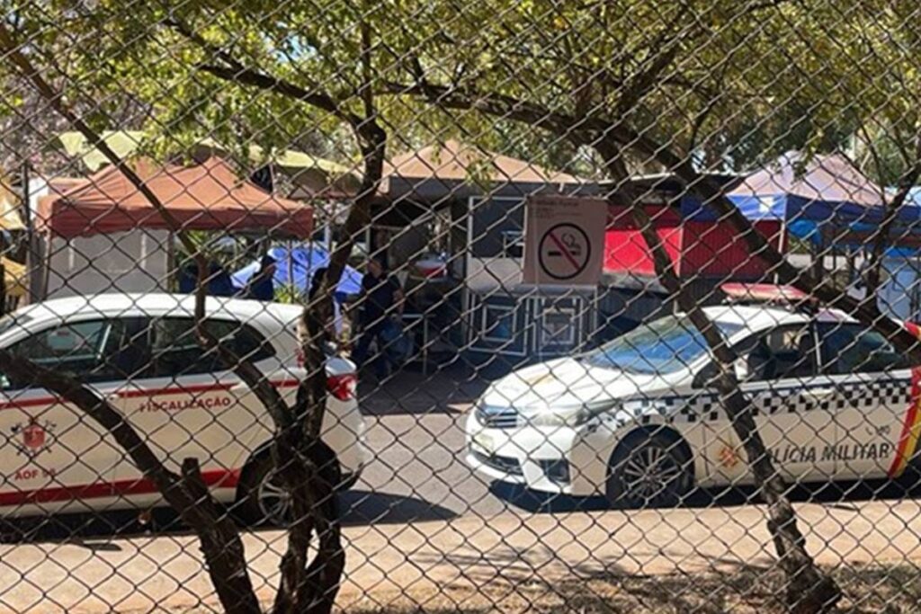 trailers-e-quiosques-sao-intimados-a-deixar-area-da-camara-federal