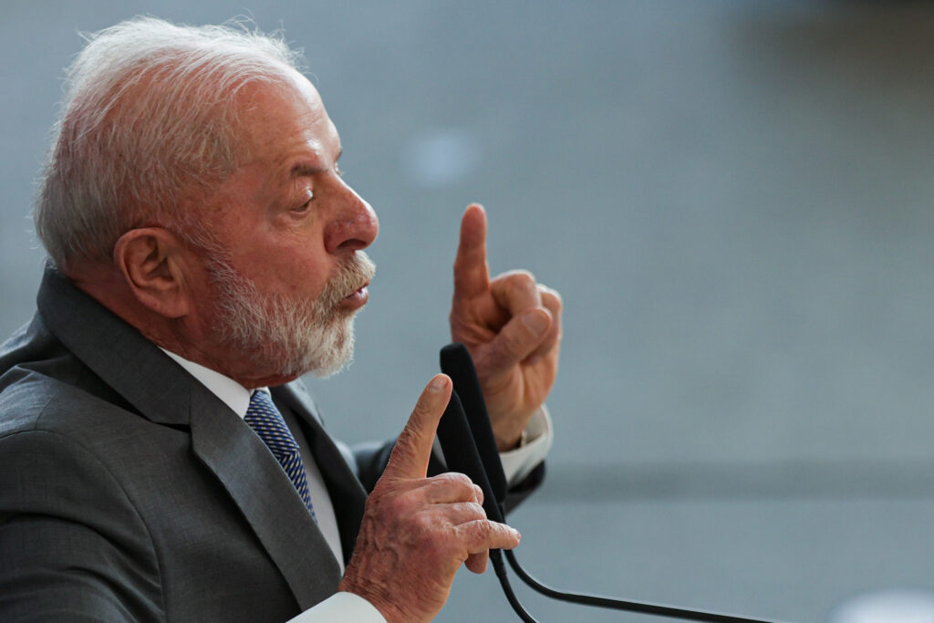 lula-condena-ataques-terroristas-na-colombia:-“oracoes-com-as-vitimas”