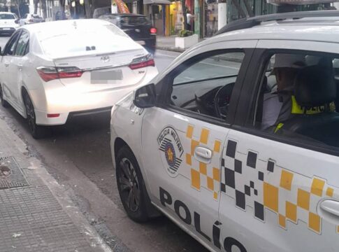 carro-com-milhares-de-multas-de-velocidade-e-detido-pela-policia-em-sp