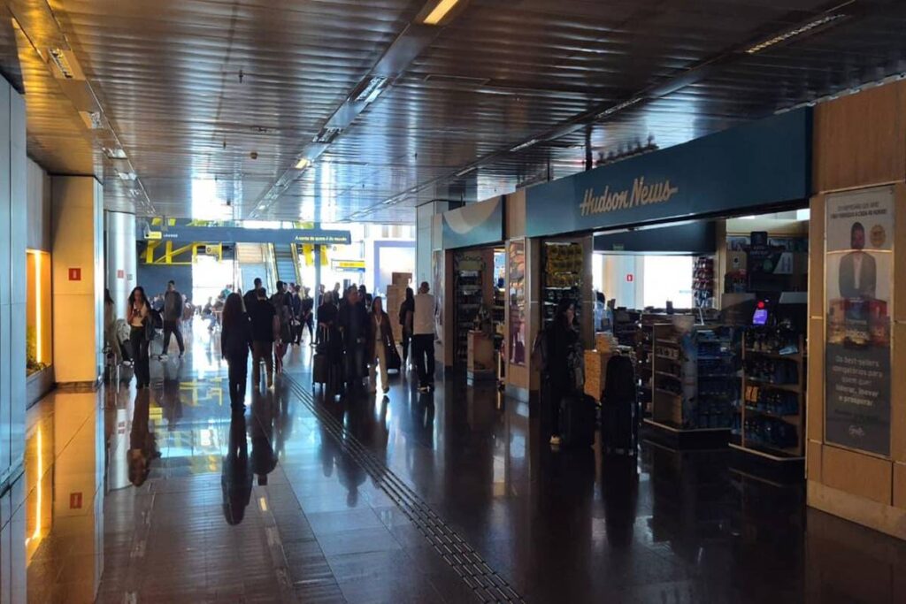 eua-colocam-agentes-da-tsa-em-guarulhos-e-terminal-exige-uso-de-“zip-lock”