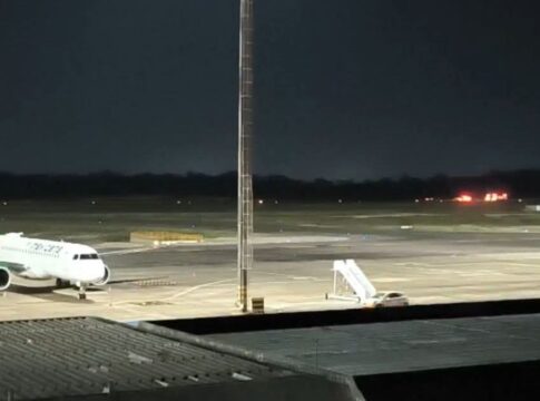 aviao-declara-emergencia-no-ar-e-causa-suspensao-de-voos-em-manaus