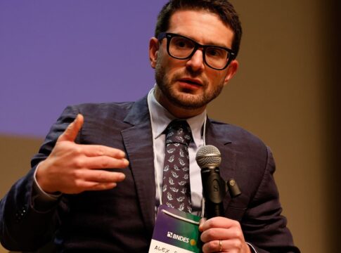 tarifaco-e-ineficaz-ate-para-americanos,-diz-economista-de-harvard