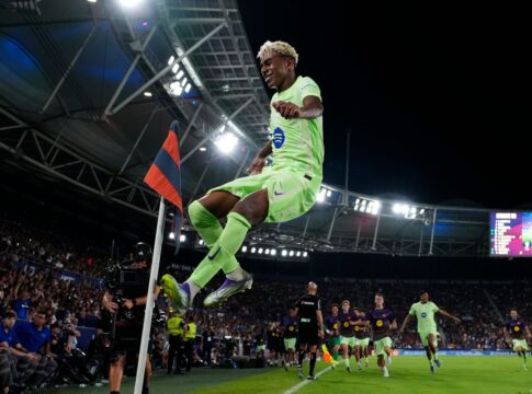 barcelona-vence-levante-e-segue-lider-do-campeonato-espanhol