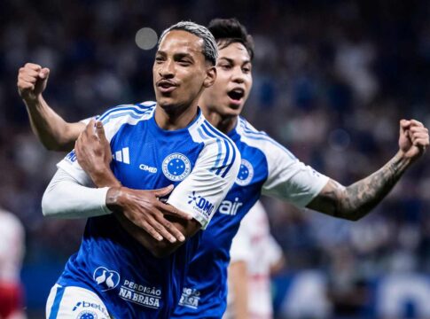 com-gols-de-matheus-pereira-e-kaio-jorge,-cruzeiro-bate-internacional