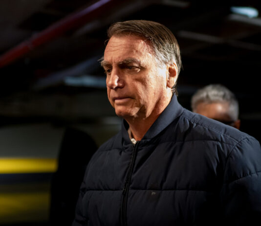 bolsonaro-fez-40-saques-que-somaram-r$-130-mil-em-2025