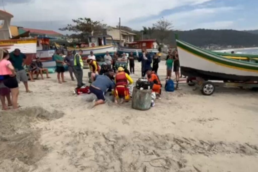 homem-tem-rosto-esmagado-por-barco-em-praia-de-florianopolis