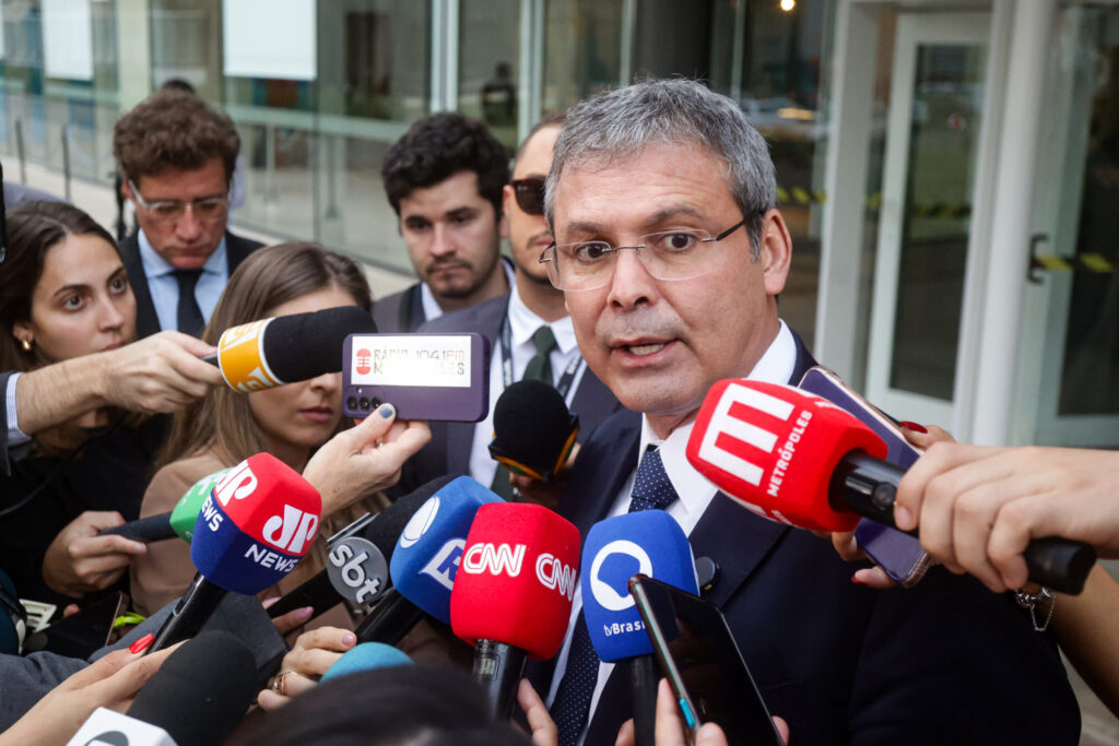 lider-do-pt-pede-que-stf-decrete-prisao-preventiva-de-jair-bolsonaro