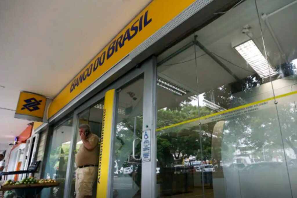 banco-do-brasil-denuncia-eduardo-bolsonaro-a-agu-por-fake-news