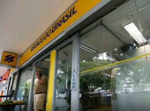 banco-do-brasil-denuncia-eduardo-bolsonaro-a-agu-por-fake-news