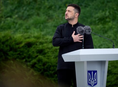 zelensky-celebra-independencia-da-ucrania-e-diz-que-nao-cedera-terras