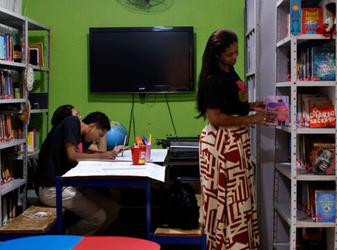 iniciativas-publicas-e-comunitarias-aproximam-brasileiros-dos-livros