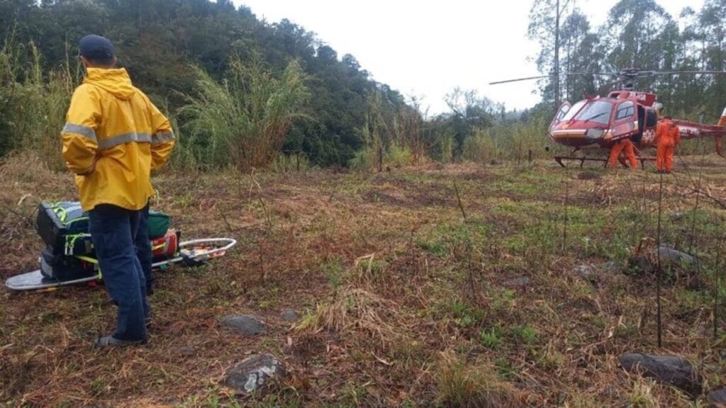 sc:-grupo-mobiliza-bombeiros-apos-ficar-ilhado-em-acampamento