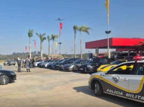 tres-sao-presos-por-racha-com-carros-de-luxo-em-rodovia-de-sp