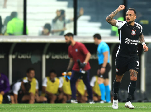 corinthians-vence-vasco-fora-de-casa-e-se-distancia-da-zona-da-degola