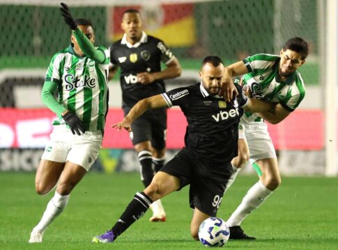 com-dois-de-chris-ramos,-botafogo-vence-o-juventude-de-virada
