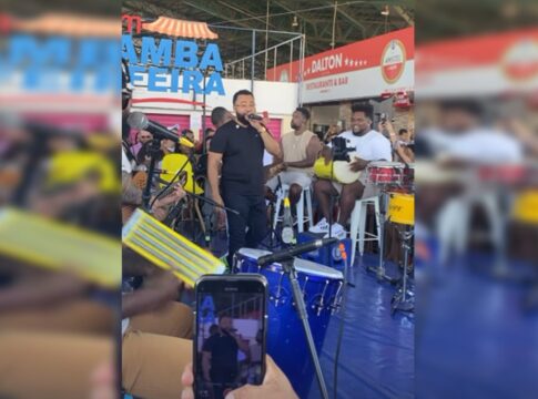show-surpresa-do-dudu-nobre-agita-samba-na-feira-do-gama.-video