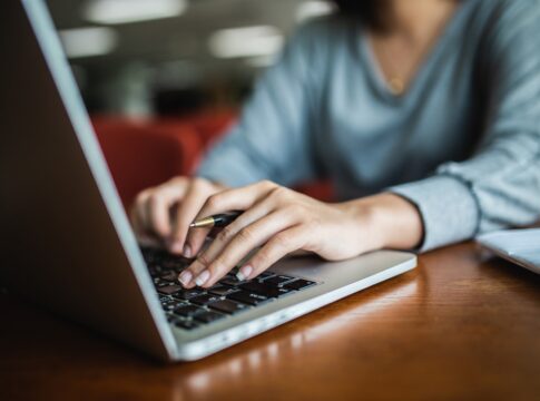 cursos-de-saude-ead-podem-comprometer-formacao,-dizem-especialistas