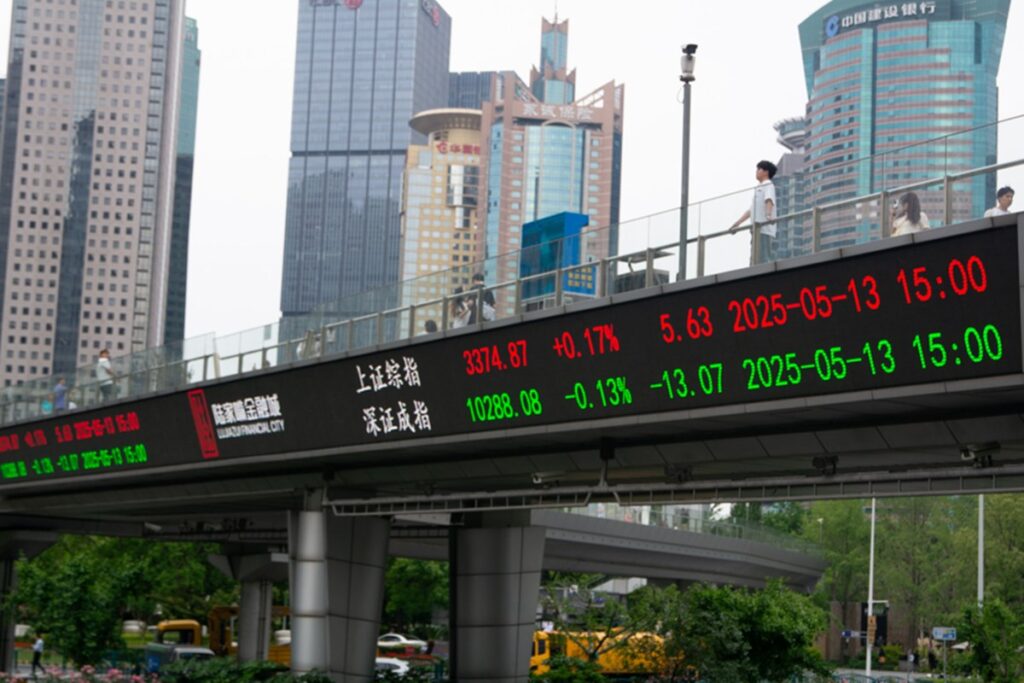 recorde-apos-recorde:-acoes-da-china-voltam-a-bater-maxima-em-10-anos