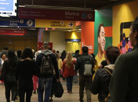 falha-em-trem-da-cptm-lota-estacoes-em-sao-paulo nesta-segunda 