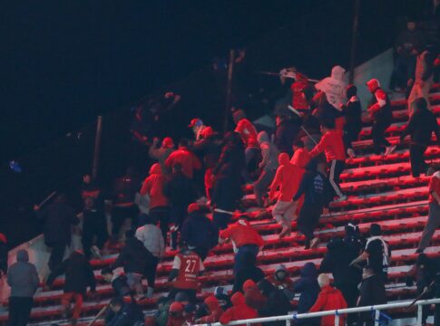independiente-bane-25-torcedores-que-participaram-de-briga-contra-la-u