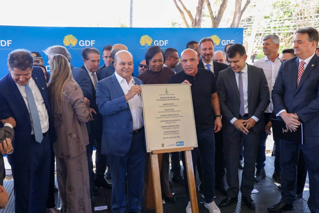 ibaneis-entrega-sede-da-10a-dp,-no-lago-sul,-modernizada