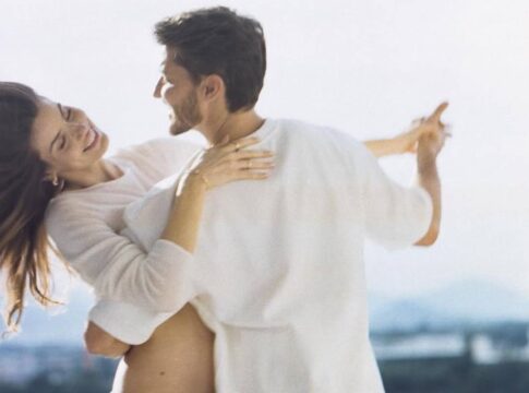 camila-queiroz-e-kleber-toledo-descobrem-sexo-de-bebe-em-cha-intimista