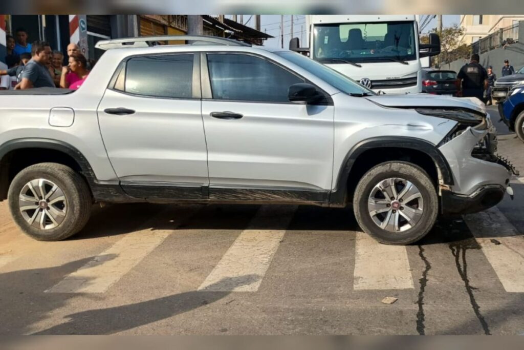 motorista-foge-da-gcm,-bate-em-carro-de-familia-e-abandona-adolescente
