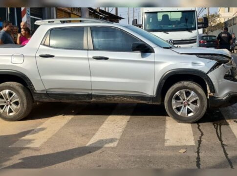 motorista-foge-da-gcm,-bate-em-carro-de-familia-e-abandona-adolescente